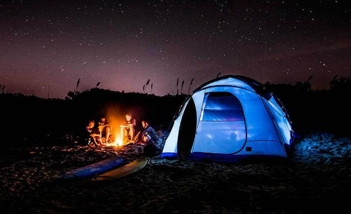 soñar con acampar